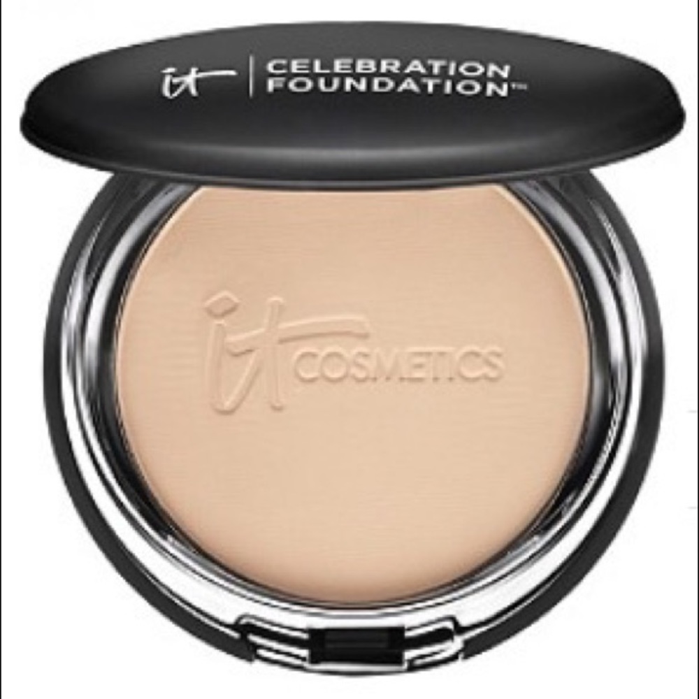 ❌SOLD❌IT COSMETICS Celebration Foundation Light!